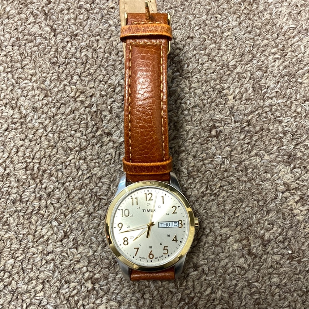 Men's Timex South Street Sport Brown Leather Band Watch T2N105: Not Working
